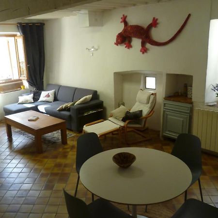 Une Maison Dans Le Village Ribiers Екстер'єр фото