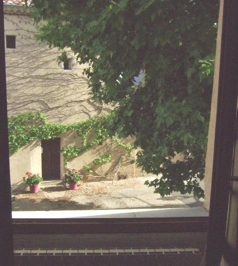 Une Maison Dans Le Village Ribiers Екстер'єр фото