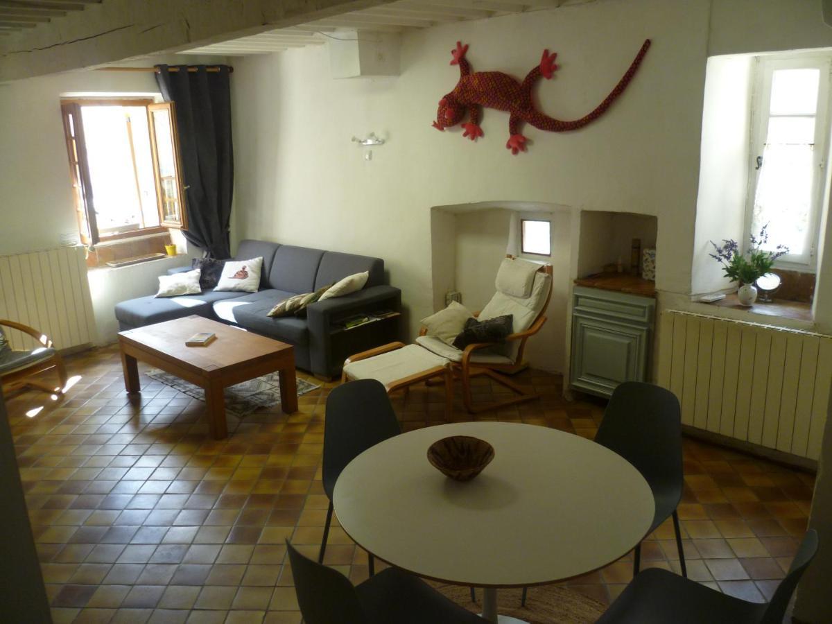 Une Maison Dans Le Village Ribiers Екстер'єр фото