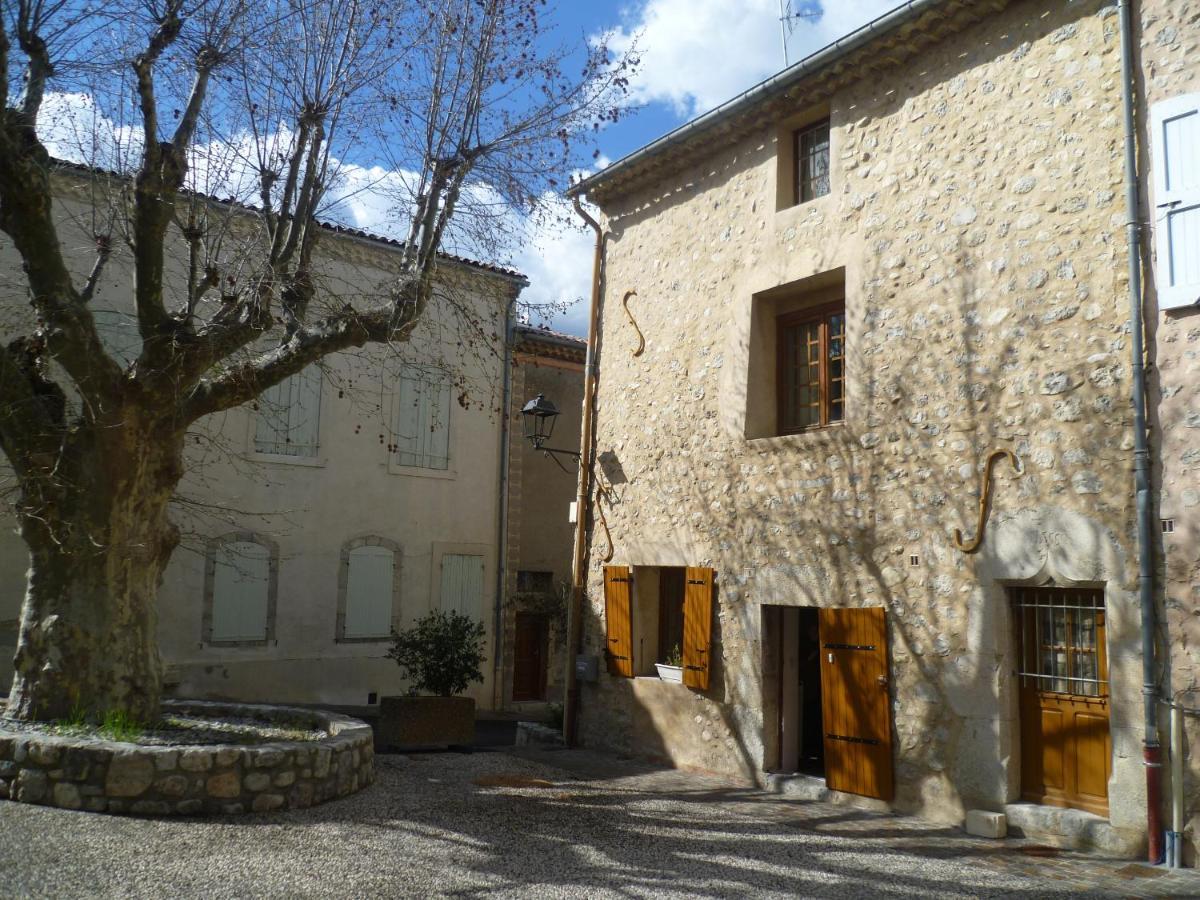 Une Maison Dans Le Village Ribiers Екстер'єр фото
